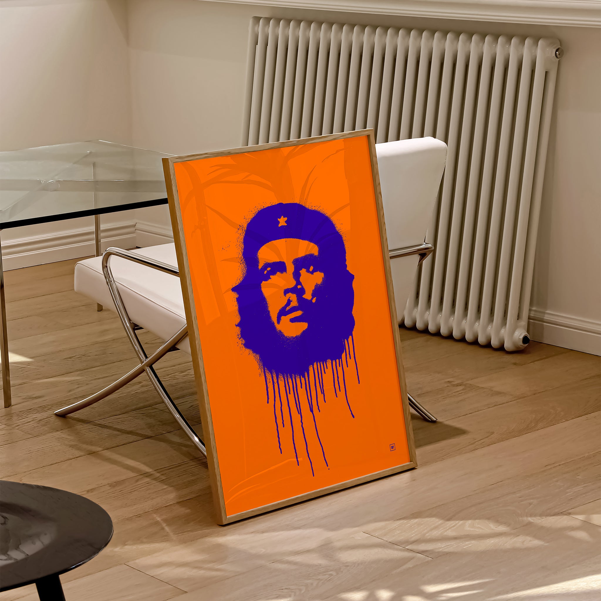 Be inspired by our pop navy "Ernesto Che Guevara" art print! This artwork was printed using the giclée process on archival acid-free paper and is presented in a natural oak frame, capturing its timeless beauty in every detail.